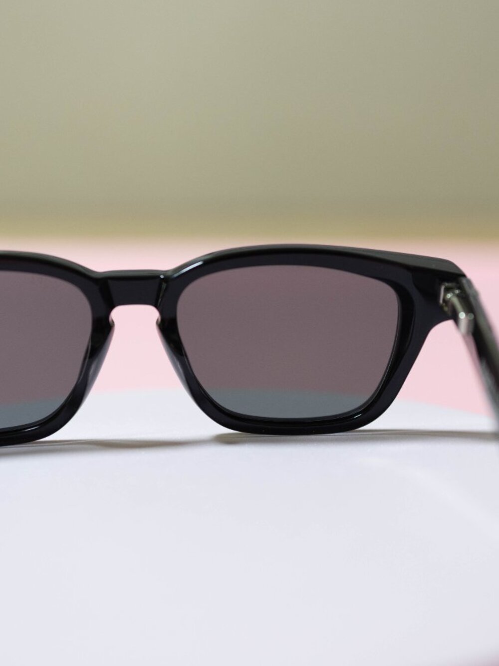 KIAURA Sunglasses in Black Crystal - Picture 4 of 12